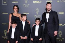 Nhan sắc 'gây thương nhớ' của bà xã Messi trong lễ trao giải Quả bóng Vàng 2023