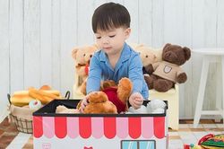Người bà gây tranh cãi khi cho rằng không nên tặng nhiều quà cho các cháu