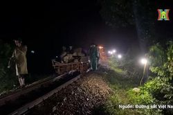 Dầm mưa xuyên đêm sửa chữa tuyến đường sắt Bắc - Nam