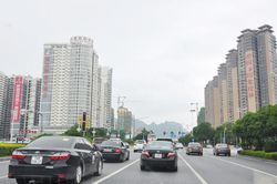 Tiếp tục thí điểm dịch vụ xe du lịch tự lái qua Trung Quốc