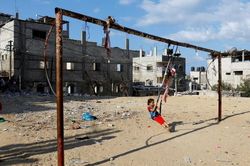 Hình ảnh cuộc sống tiếp diễn ở Gaza sau những trận bom