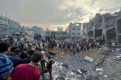 Israel không kích trại tị nạn ở Gaza, tuyên bố loại bỏ một chỉ huy Hamas