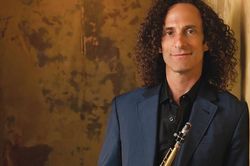 Kenny G nói tiếng Việt, mong chờ trở lại Hà Nội biểu diễn và thưởng thức đồ ăn