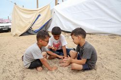 Cảnh báo thêm nhiều trẻ em ở Gaza có thể tử vong do thiếu nước