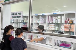 ĐBQH Nguyễn Lân Hiếu: Việc mua bán vật tư tiêu hao y tế vô cùng rối