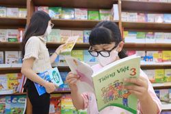 Tranh luận việc Bộ Giáo dục và Đào tạo biên soạn một bộ sách giáo khoa