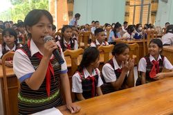 Đại biểu HĐND huyện Chư Prông và Kông Chro đối thoại với trẻ em