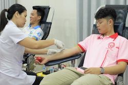 500 cán bộ, sinh viên Trường ĐH Nông lâm Huế tham gia hiến máu tình nguyện