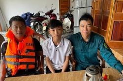 Hà Tĩnh: Cứu sống nam sinh lớp 10 bị lũ dữ cuốn trôi