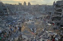 Israel tấn công trại tị nạn ở Gaza, Hamas tuyên bố sớm thả thêm con tin