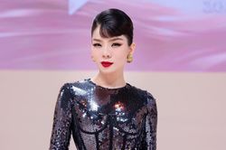 Lệ Quyên giàu cỡ nào mà khiến diva Mỹ Linh phải trầm trồ?