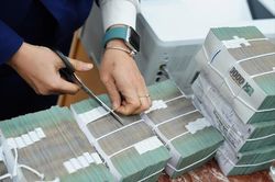 Tìm ngân hàng duy trì lãi trên 6%: Có 500 triệu tiết kiệm 12 tháng được số lãi bao nhiêu?