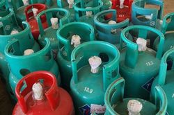 Giá gas trong nước tăng lần thứ 4 liên tiếp, hàng loạt doanh nghiệp công bố giá gas mới