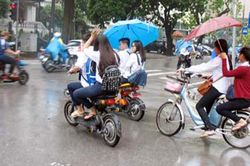 Nam Định: Học sinh THCS không được đi xe máy điện tới trường
