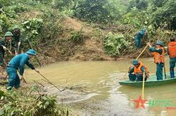 Nỗ lực tìm kiếm người mất tích và giúp dân khắc phục hậu quả lũ lụt
