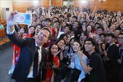 Thủ tướng Hà Lan Mark Rutte gặp gỡ học sinh Trường Trung học phổ thông chuyên Hà Nội - Amsterdam (Hà Nội)