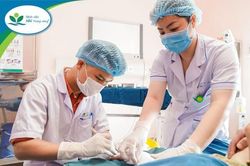 Trẻ nguy kịch vì bị đàn chó tấn công