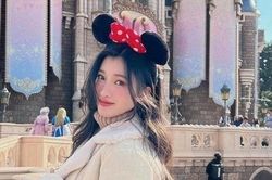 Á hậu Phương Nhi tôn dáng mảnh mai cùng mẫu váy ngắn khi dạo phố
