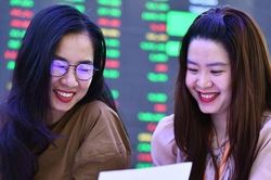 Chứng khoán Việt tăng mạnh nhất thế giới
