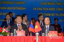 Chủ tịch nước và Tổng thống Mông Cổ xem trình diễn kỵ binh, võ thuật
