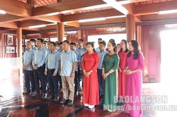 Chi bộ Ban Quản lý xây dựng và bảo trì hạ tầng giao thông: Sinh hoạt chuyên đề tại khu lưu niệm đồng chí Hoàng Văn Thụ