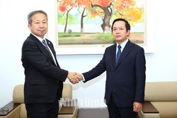 Đồng chí Chủ tịch UBND tỉnh tiếp xúc song phương với Đại sứ Đặc mệnh toàn quyền Nhật Bản tại Việt Nam