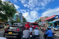 TP Hồ Chí Minh xử phạt gần 2.400 trường hợp xe đón trả khách không đúng quy định