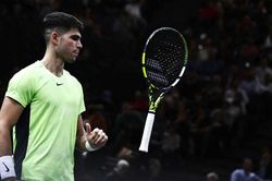 Alcaraz chưa thể phế truất Djokovic tại Paris Masters 2023