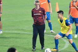 Nửa đội hình trụ cột của ông Park Hang Seo bị HLV Troussier 'ngó lơ'