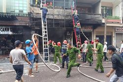 Nhanh chóng dập tắt đám cháy cửa hàng chăn đệm