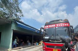 Xe khách hợp đồng 'trá hình': Công khai bán vé, không đóng thuế, gây bất bình đẳng với xe trong bến