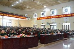Đề nghị thực hiện tốt chế độ tiền lương, phụ cấp, nhà ở đối với sĩ quan quân đội