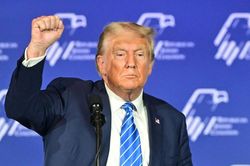 Ông Trump cáo buộc Tổng thống Biden làm Mỹ bị cô lập và mất hết đồng minh