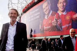 Sir Jim Ratcliffe cam kết 'rót' 245 triệu bảng để tái xây dựng MU