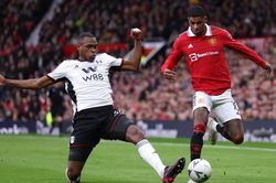 Manchester United: Đứng dậy hay trượt dài trong bết bát?