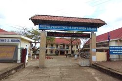Gần 60 học sinh bị ngộ độc sau bữa ăn trưa