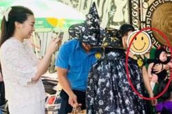 Đỗ Mỹ Linh đưa ái nữ đón mùa Halloween đầu tiên, ví như bản sao của chồng chủ tịch