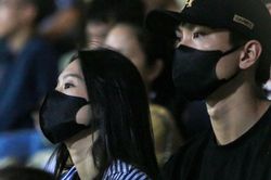 Đoàn Văn Hậu và bạn gái lộ diện trước thềm đám cưới, visual cô dâu tháng 11 qua camera thường