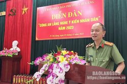 Tặng 100 bình chữa cháy cho gia đình chính sách, gia đình có hoàn cảnh khó khăn