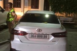 Lái xe biển ngũ quý 8 ở Thanh Hóa bị tước bằng 17 tháng vì lỗi nồng độ cồn