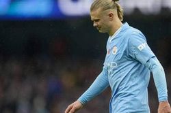 Pep Guardiola lên tiếng việc thay Haaland một cách bất thường