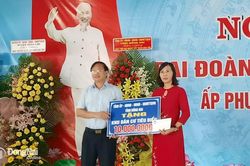 Trưởng ban Dân vận Tỉnh ủy Cao Tiến Dũng dự Ngày hội Đại đoàn kết toàn dân tộc tại huyện Xuân Lộc