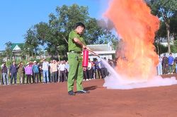 Chư Prông huấn luyện phòng cháy chữa cháy cho lực lượng dân phòng