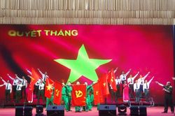 Liên hoan nghệ thuật quần chúng chào mừng kỷ niệm 72 năm Ngày truyền thống Trường Sĩ quan Thông tin
