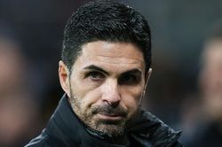 Arsenal có hành động bất ngờ với Arteta sau lời chỉ trích trọng tài ở trận thua Newcastle