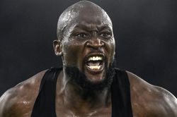 Vòng 11 Serie A: Roma ngược dòng phút cuối nhờ Lukaku, Juventus áp sát Inter