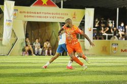Cựu vua phá lưới V-League 'chìm' ở giải phong trào