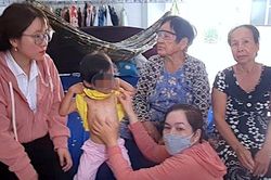Giải cứu cháu bé có dấu hiệu bị bạo hành tại Cà Mau