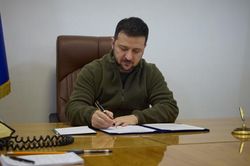 Tổng thống Ukraine Zelensky muốn gia hạn thiết quân luật và tổng động viên