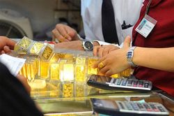 Lý do giá vàng đột ngột giảm sốc